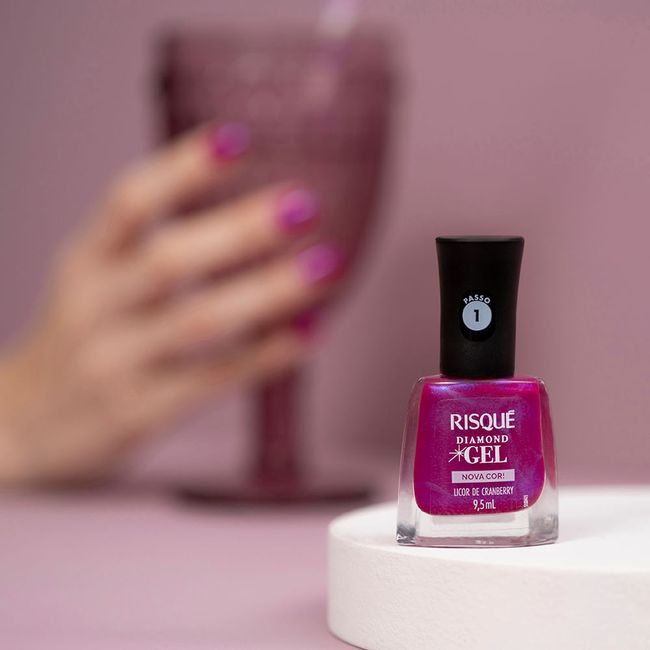Esmalte-Risque-Diamond-Gel-Licor-de-Cranberry-Metalico-95ml
