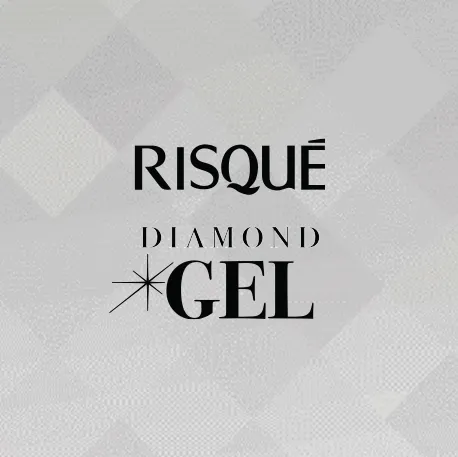 Logo Risqué Diamond Gel com estrela, sobre fundo prateado com padrão de losangos texturizados.