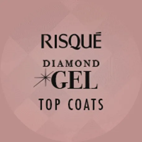 Logo Risqué Diamond Gel Top Coats com estrela, sobre fundo rosa com padrão de losangos texturizados.